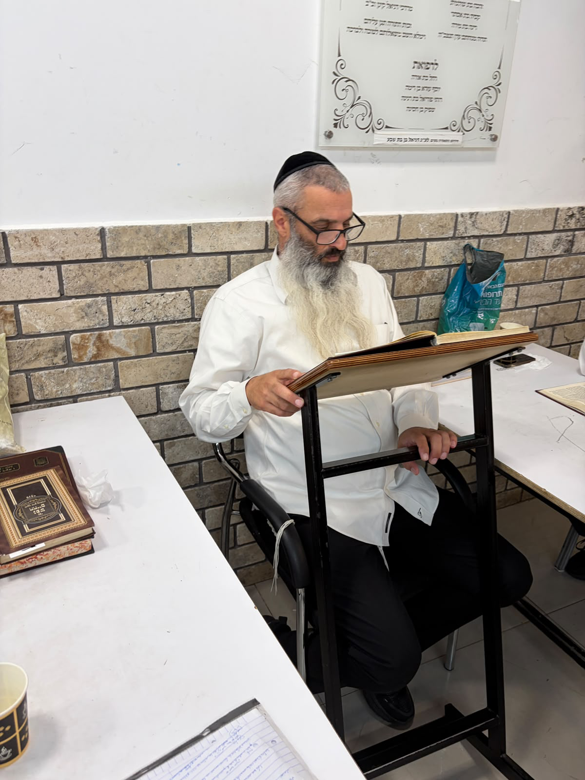הרב אסף סימון לומד
